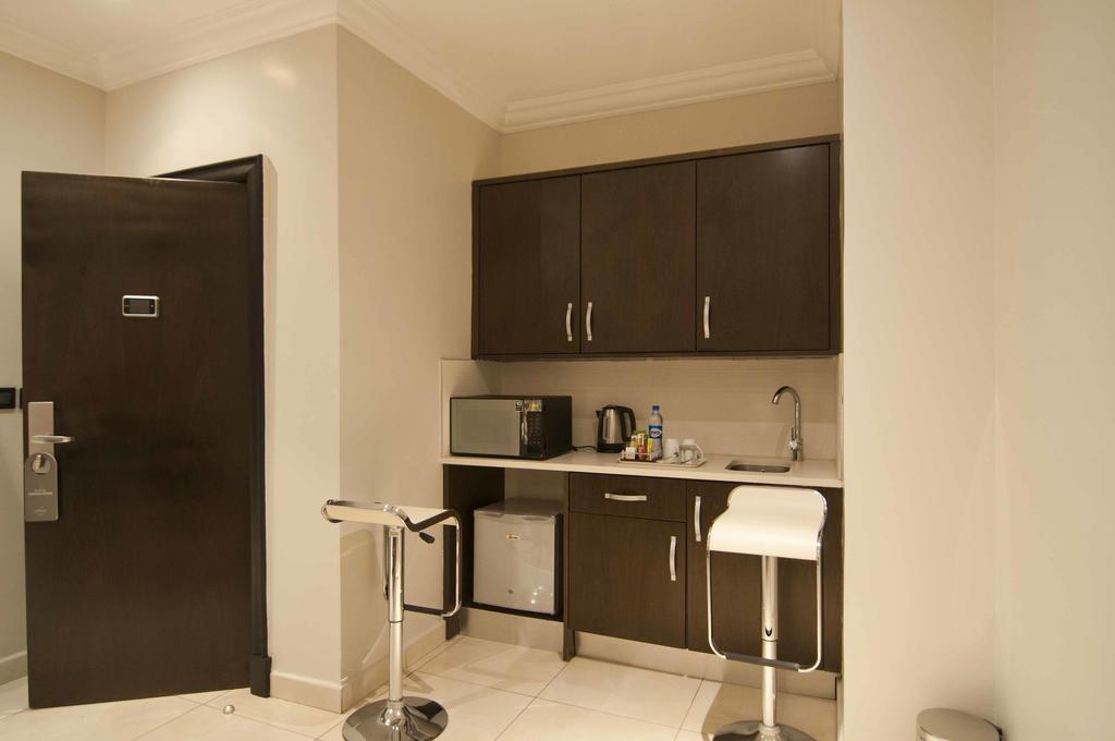 L'Eola Suites Абуджа Номер фото