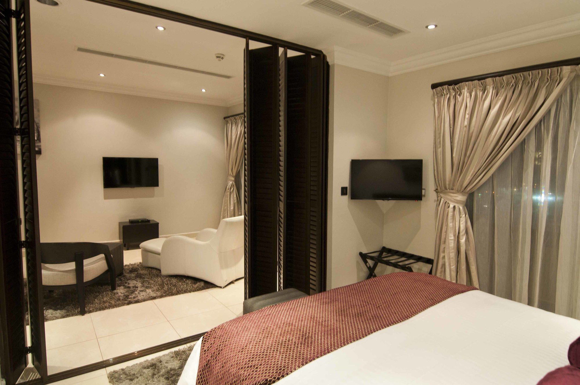 L'Eola Suites Абуджа Екстер'єр фото