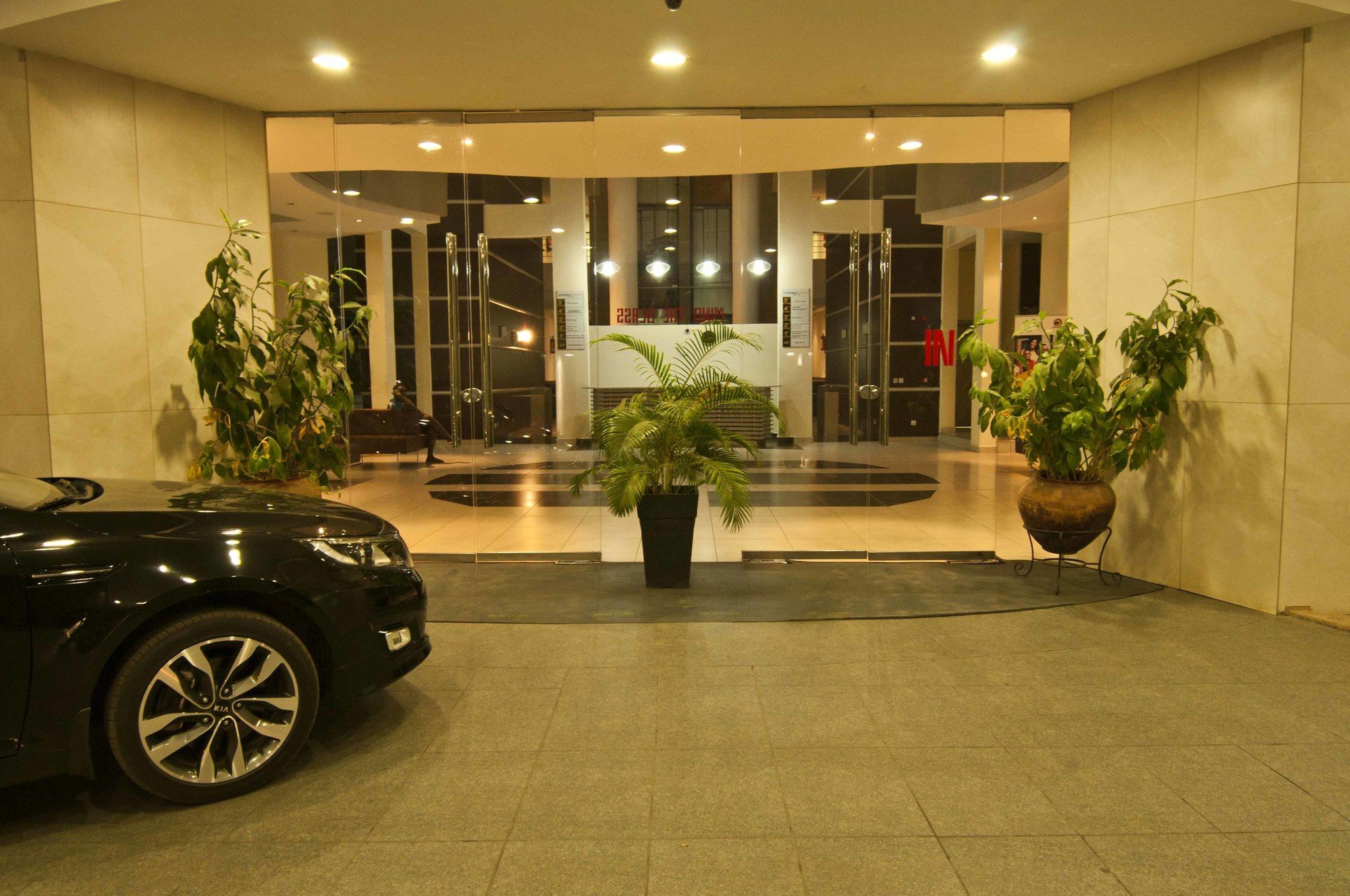 L'Eola Suites Абуджа Екстер'єр фото