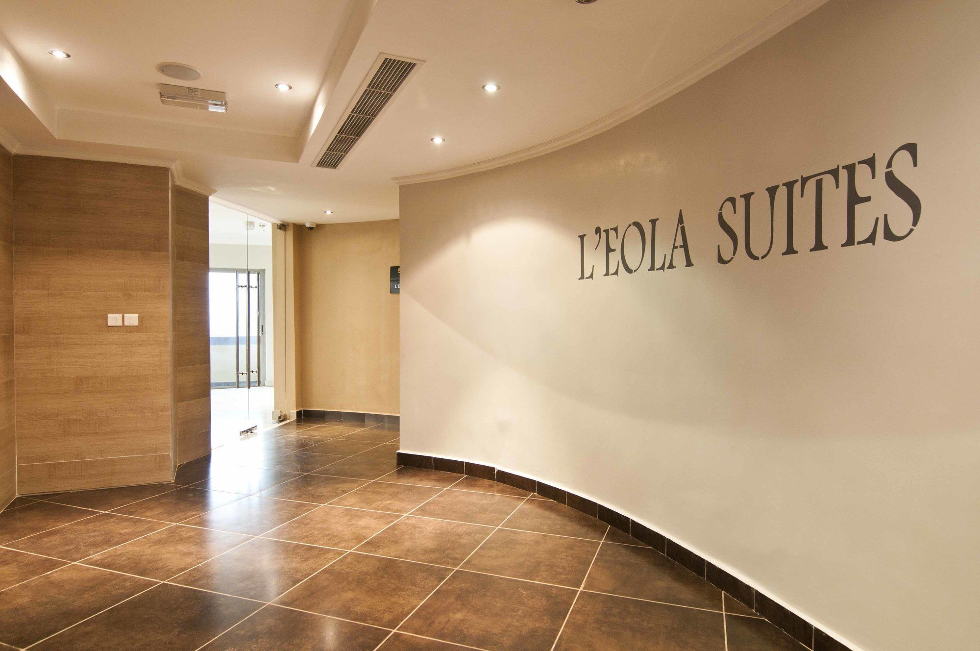 L'Eola Suites Абуджа Екстер'єр фото